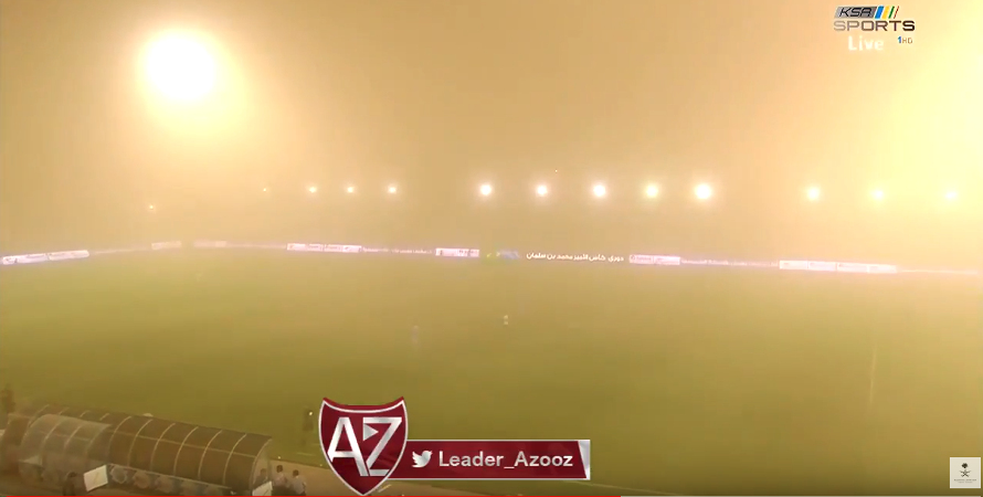 Σαουδική Αραβία: Αμμοθύελλα διακόπτει ποδοσφαιρικό αγώνα (βίντεο)