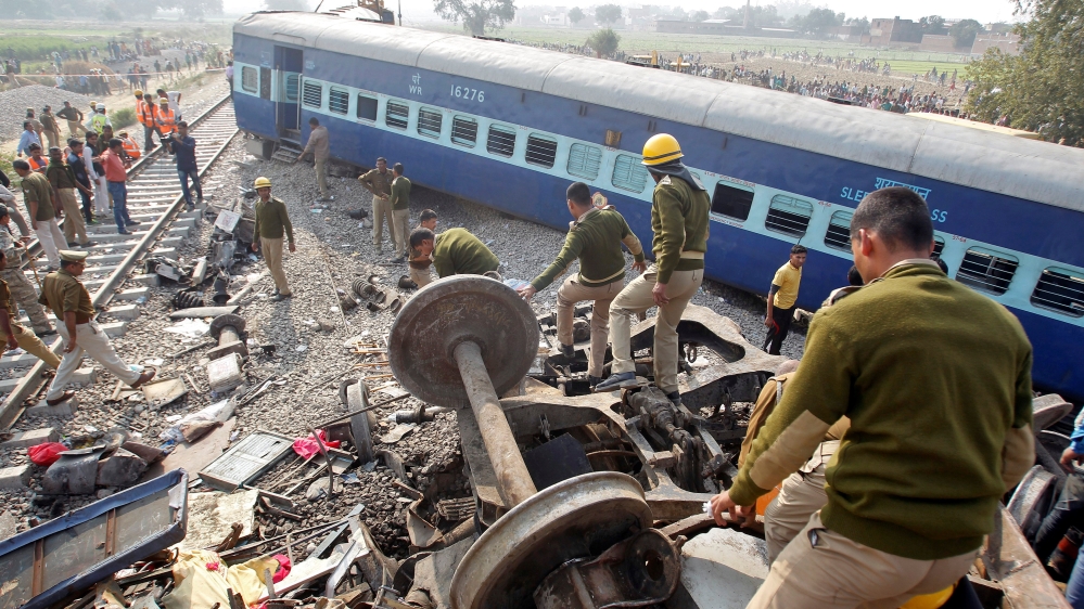 Ινδία: Τρένο παρέσυρε δεκάδες ανθρώπους – Τουλάχιστον 50 νεκροί (βίντεο)