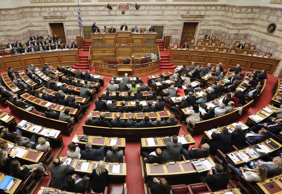 Η τραγωδία εκχώρησης της Μακεδονίας μεταφέρεται στην ελληνική Βουλή και τα λεφτά είναι επίσης πολλά…
