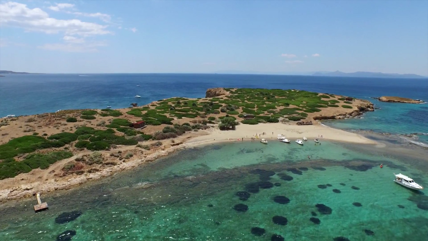 Νήσος Υδρούσα: Το ιδιωτικό νησί της Αττικής που ανήκει σε έναν βιοπαλαιστή! (βίντεο)