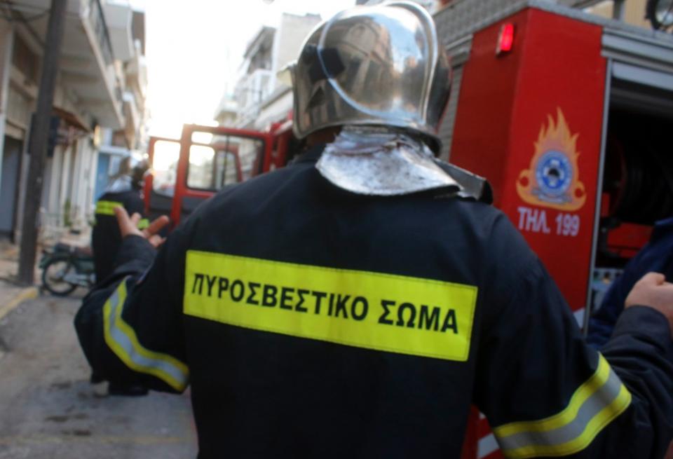 «Συναγερμός» στο κέντρο της Αθήνας από πυρκαγιά σε εστιατόριο (φώτο-βίντεο)