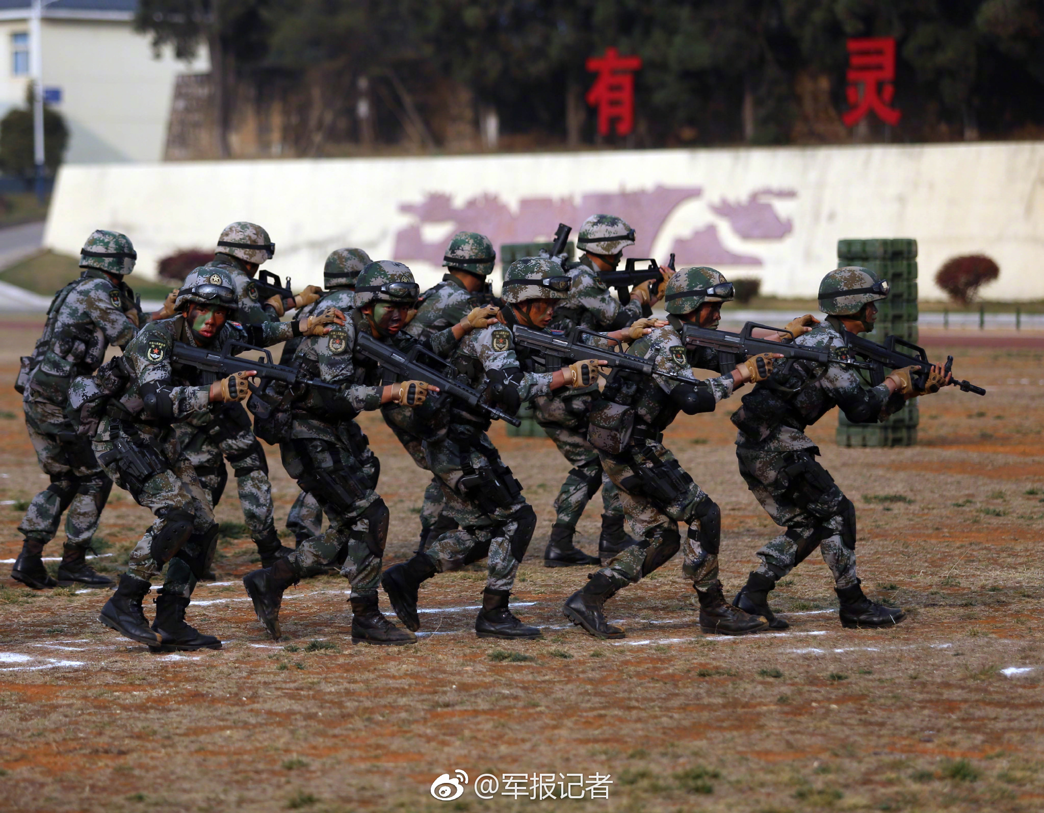 Viral έγινε το βίντεο στρατολόγησης του κινεζικού Λαϊκού Στρατού