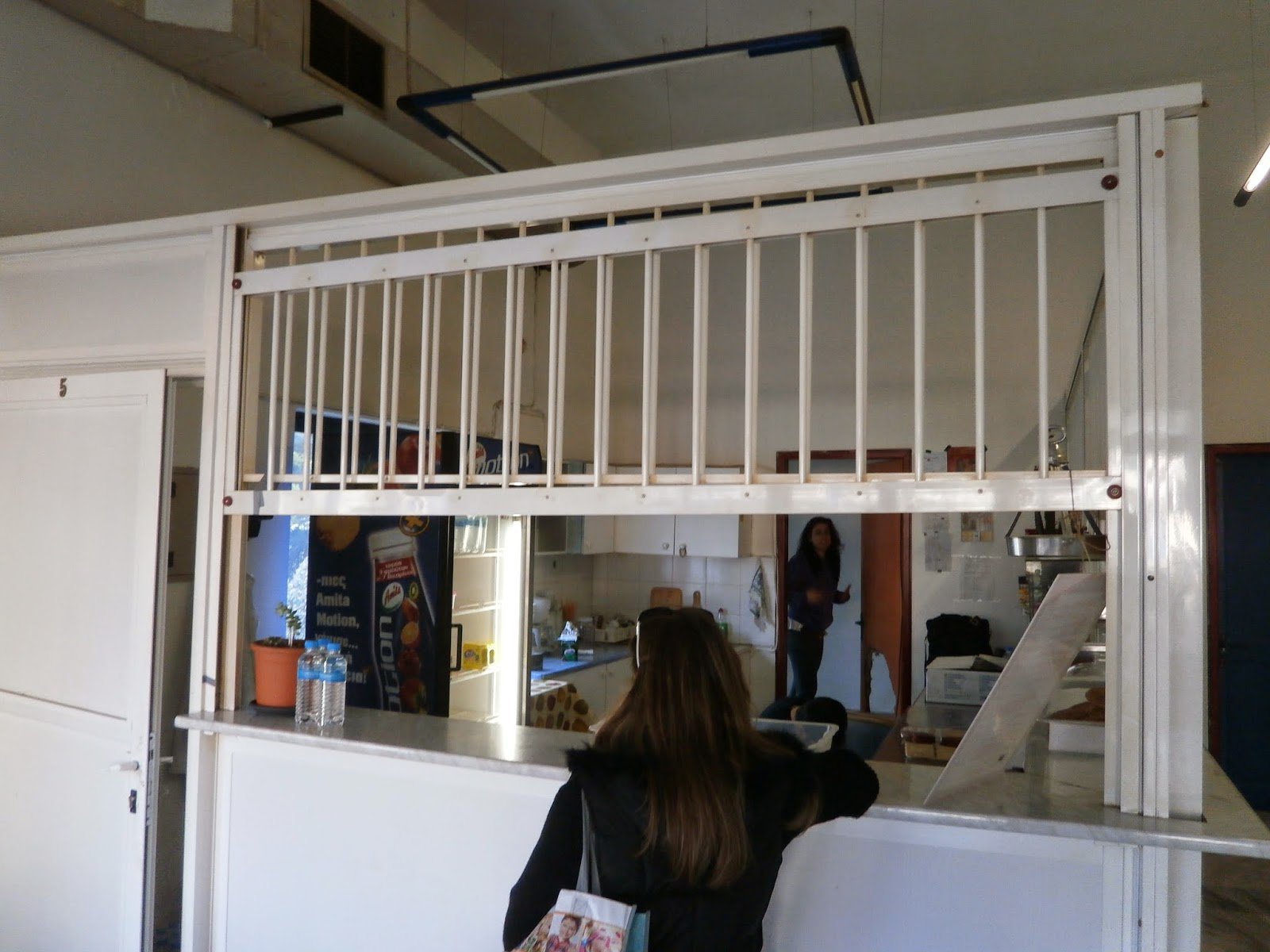 Κρήτη: Κυλικεία αντικατέστησαν τα κρουασάν με μπάρες δημητριακών και φρουτοσαλάτες (φωτο)