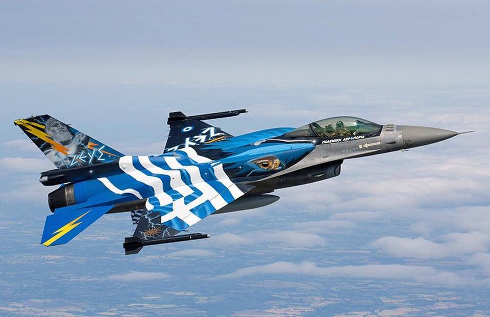 Αυτός είναι ο πιλότος του F-16 της ομάδας «Ζευς» που θα κάνει αύριο την επίδειξη στη Θεσσαλονίκη – Βίντεο