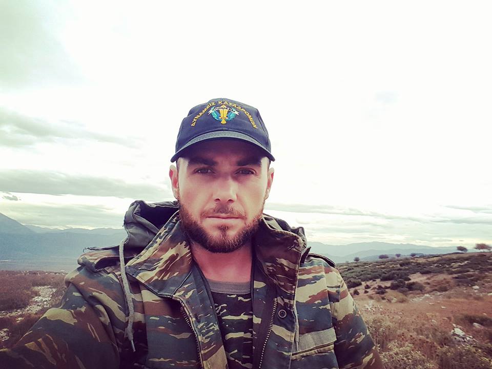 Αλβανοί κατέβασαν την σημαία από το σπίτι του και «απασφάλισε» (βίντεο)