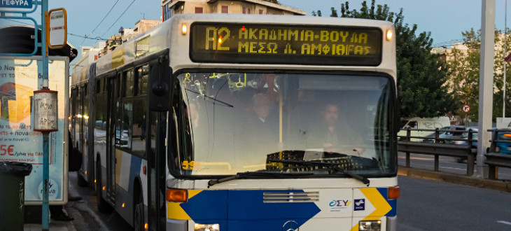 Επίθεση στο λεωφορείο Α2 στη Συγγρού – Τραυματίστηκε κοπέλα