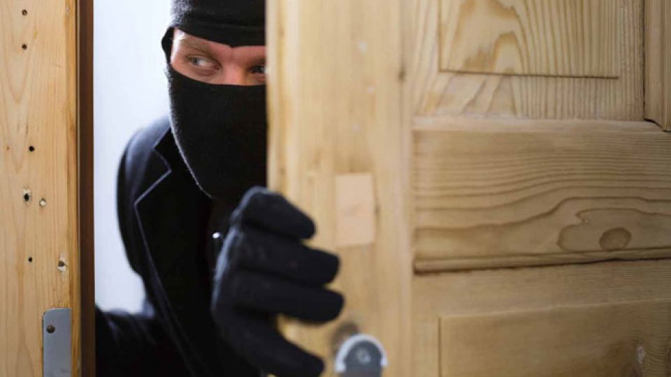 Δέκα σημάδια ότι κλέφτες παρακολουθούν το σπίτι σου (βίντεο)