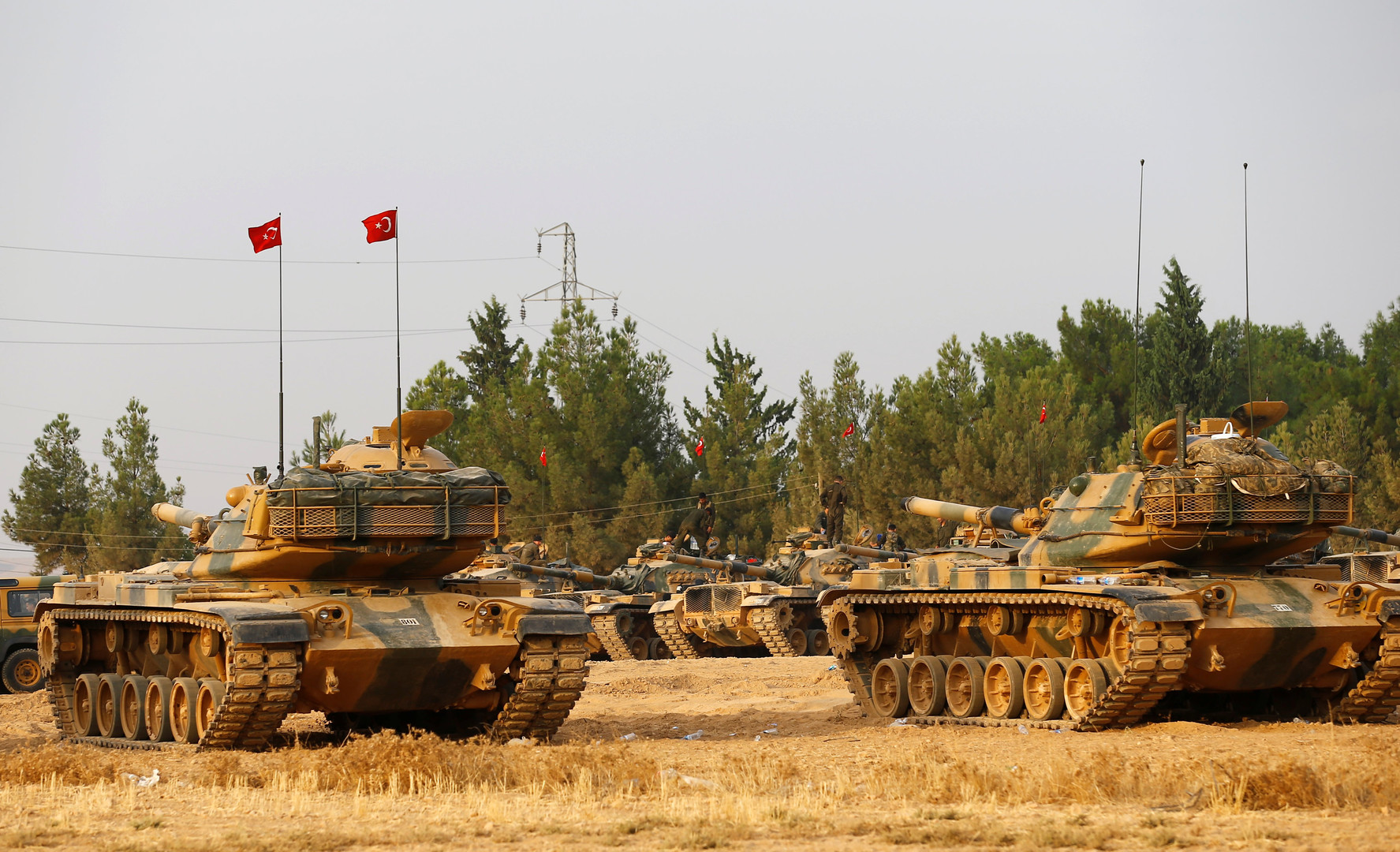 Toυρκική εισβολή Ανατολικά του Ευφράτη: Βομβαρδίζει τις κουρδικές θέσεις και προελαύνει ο στρατός