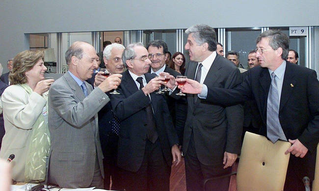 Ο Κ.Σημίτης είχε συναντηθεί 4 φορές με τον Γ.Παπαντωνίου πριν εγκριθούν τα εξοπλιστικά