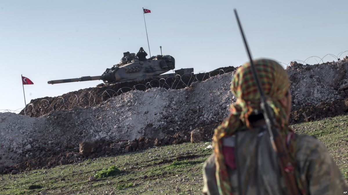 Η Άγκυρα επιτέθηκε κατά των Κούρδων στην ελεγχόμενη από τις ΗΠΑ Tal Al-Abyad και οι Αμερικανοί απλά… κοιτούσαν