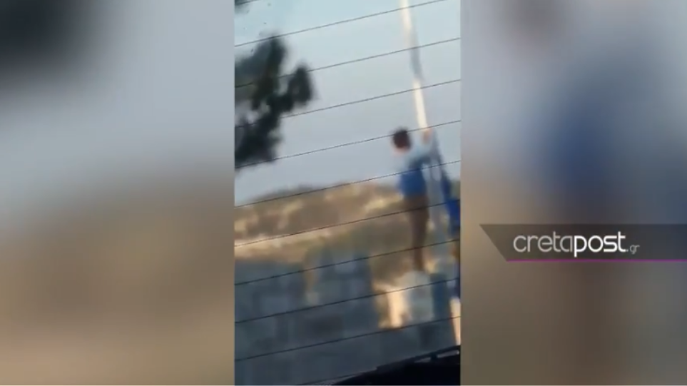 Βίντεο: Γάλλοι φοιτητές κατεβάζουν και κλέβουν την Ελληνική Σημαία στην Κρήτη (upd)