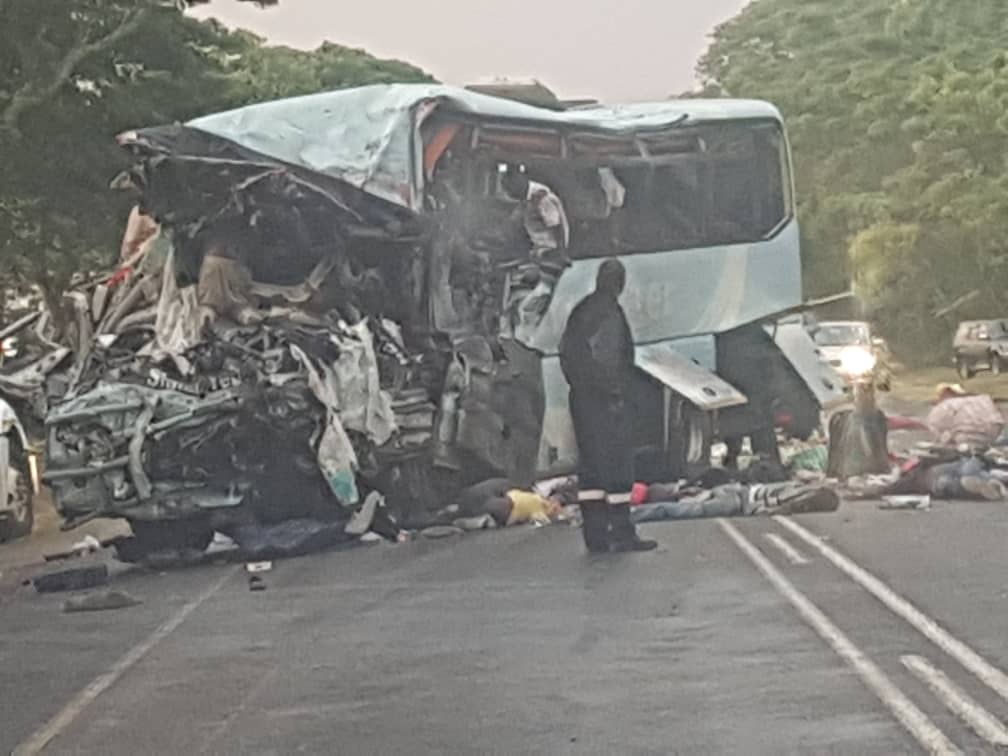 Ζιμπάμπουε: Σφοδρή σύγκρουση λεωφορείων με 47 νεκρούς (φωτό)