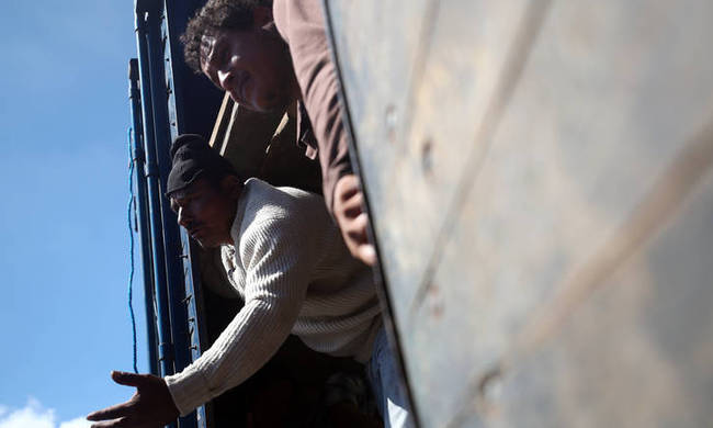 Βρετανία: 21 μετανάστες από το Βιετνάμ βρέθηκαν μέσα σε φορτηγό – ψυγείο