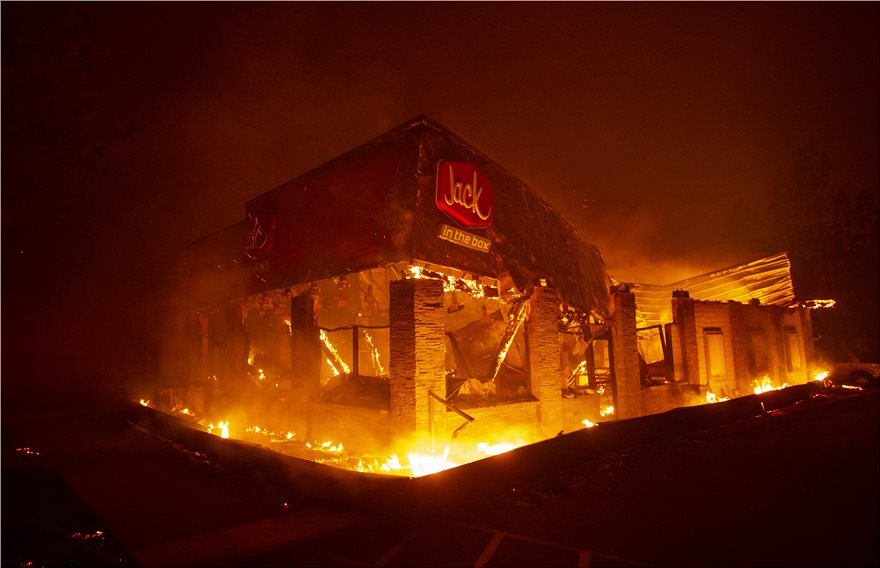 Πύρινος όλεθρος στην Καλιφόρνια: Εκτός ελέγχου η μεγάλη δασική πυρκαγιά