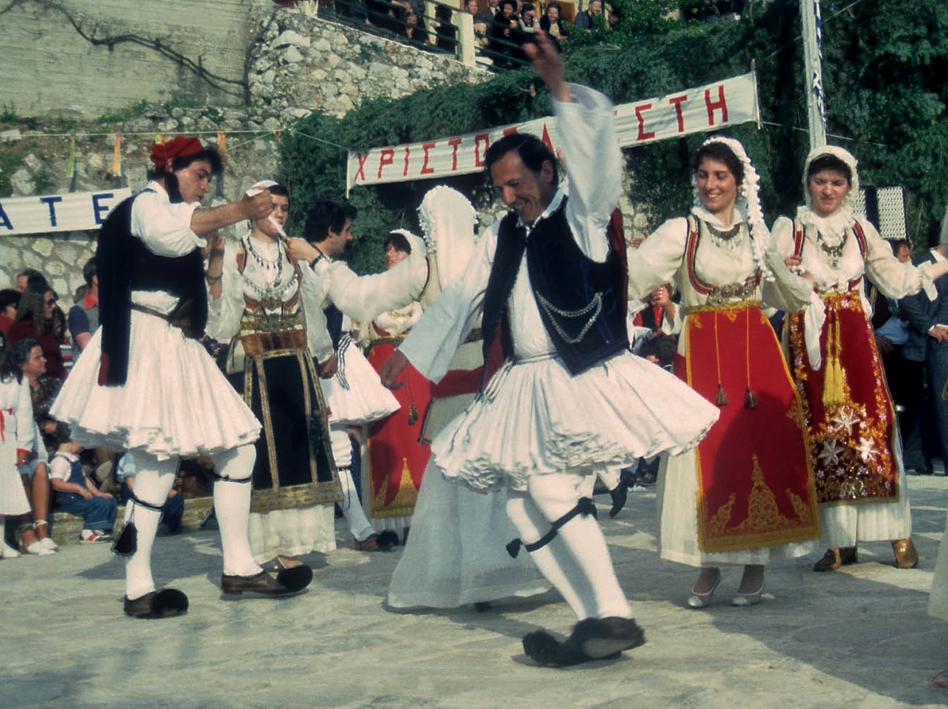 Χαράς Ευαγγέλια… Να αρχίσουν οι χοροί…: Πάνω από 16.500 αλλοδαποί από τα νησιά του Α.Αιγαίου στην «ενδοχώρα»