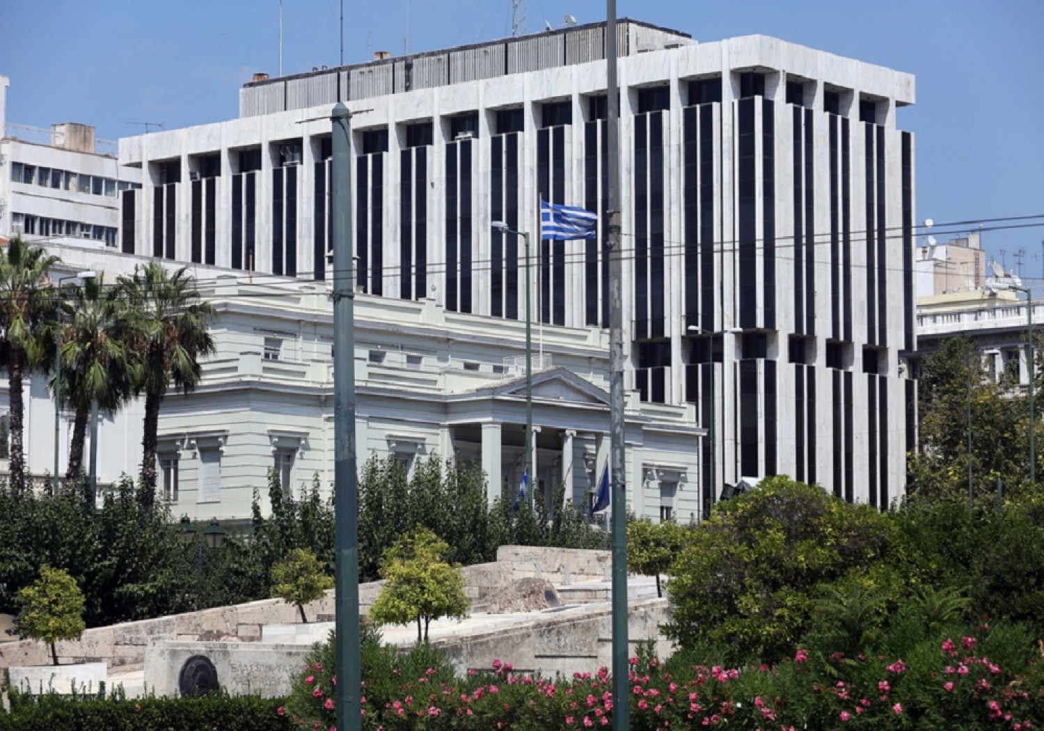 «Ξύπνησε» η Αθήνα: Zητά εξηγήσεις από τα Τίρανα γιατί «σφράγισε» τα σύνορα σε 52 Έλληνες