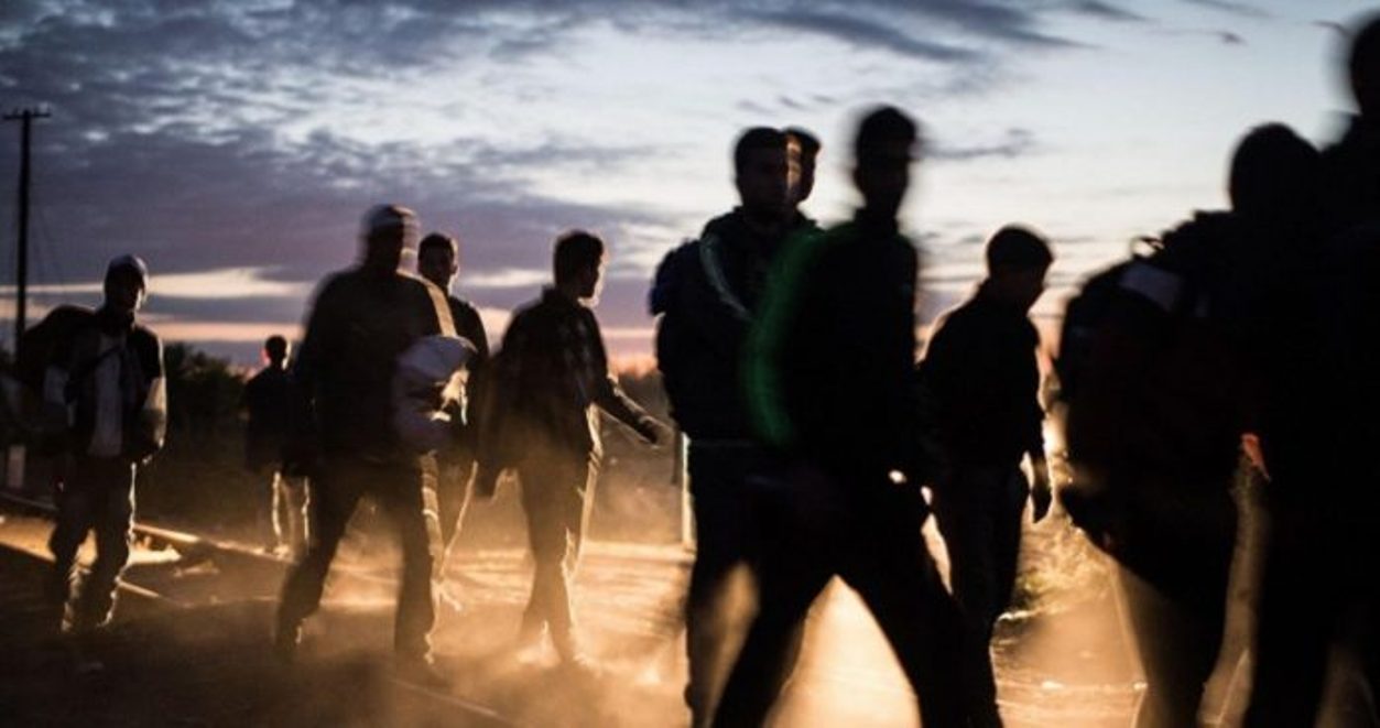 «Καταρρέει» ο Έβρος: Χιλιάδες παράνομοι μετανάστες κατακλύζουν τη βόρεια Ελλάδα  – «Όργιο» ελληνοποιήσεων αλλοδαπών