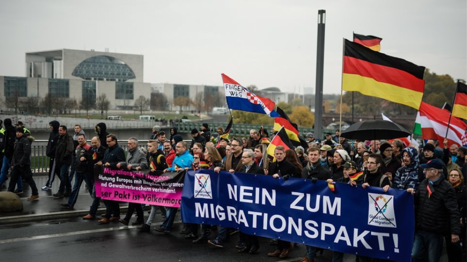 Βερολίνο: Διαδήλωση κατά της μετανάστευσης και των πολιτικών της Μέρκελ