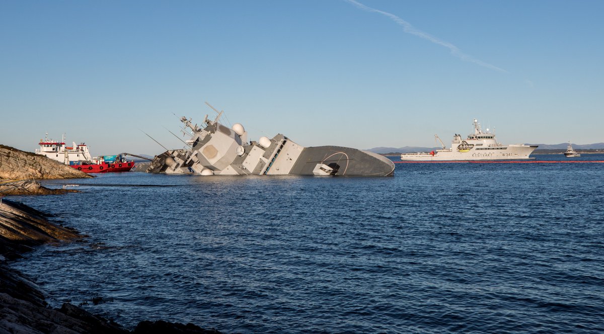 Βύθιση νορβηγικής φρεγάτας από ελληνικό τάνκερ: Εντυπωσιακές φωτό & βίντεο από το μεγαλύτερο ναυτικό ατύχημα της 50ετίας