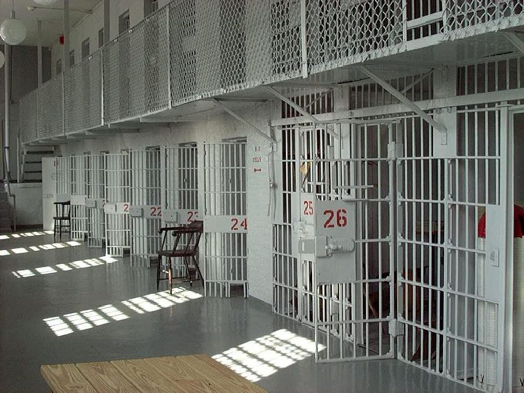 «Αλληλοσκοτώθηκαν» στις φυλακές Δομοκού- Με επτά μαχαιριές ο ένας κρατούμενος