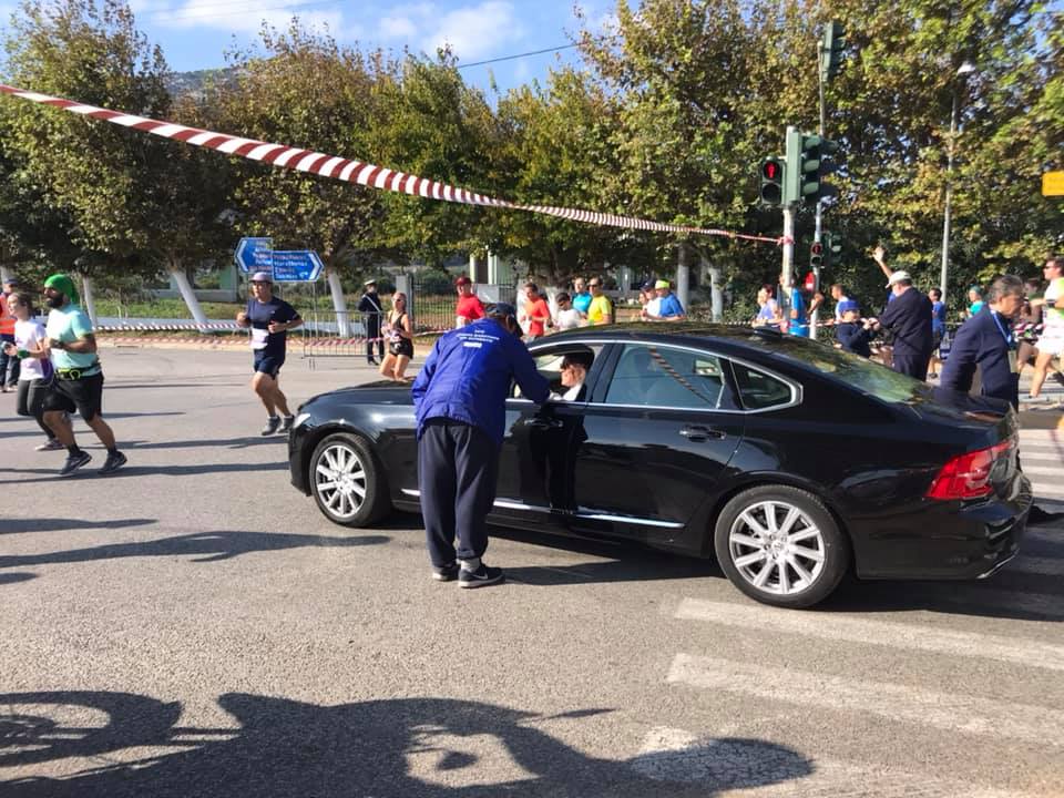 Καταγγελία: Ο Ψινάκης απαίτησε να σταματήσει ο μαραθώνιος για να περάσει – «Ξέρεις ποιος είμαι εγώ ρε;»