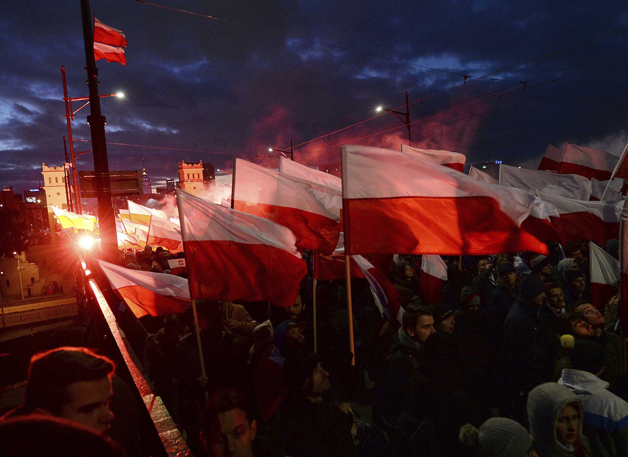 Βαρσοβία: 300.000 Πολωνοί σε διαδήλωση-σάλπισμα κατά της άλωσης της Ευρώπης – Συγκλονιστικό βίντεο