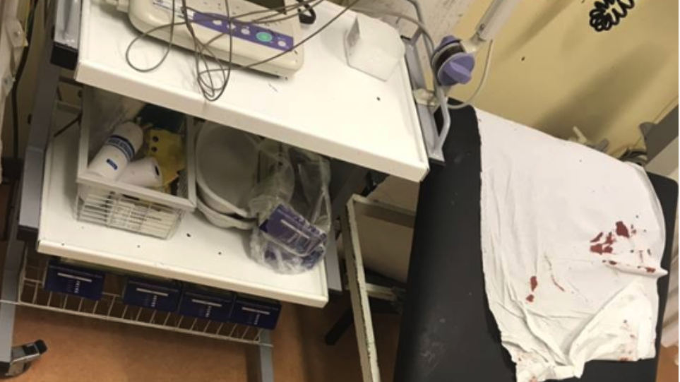 Τραυματίας Ρομά χτύπησε γιατρό στο Κέντρο Υγείας στην Καρδίτσα και της έσπασε τα πλευρά (σκληρές φωτό)