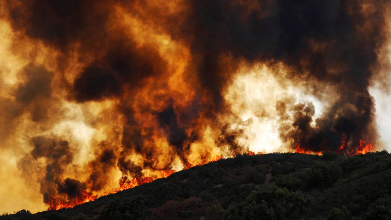 Καλιφόρνια: Τους 56 έφτασαν οι νεκροί από τις φονικές πυρκαγιές- Πάνω από 100 οι αγνοούμενοι (βίντεο)