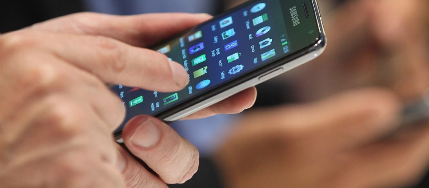 Σε έξι μήνες οι αλλαγές στις χρεώσεις των κλήσεων από κινητό και σταθερό εντός ΕΕ