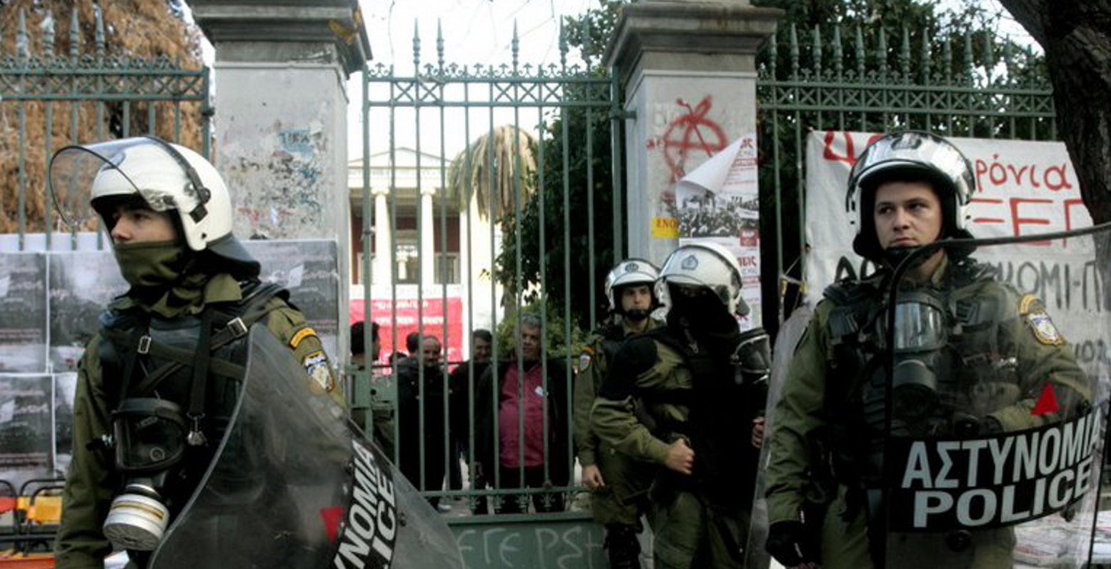 «Αρχισαν τα όργανα»: Υπό κατάληψη από αναρχικούς το κτίριο Αβέρωφ στο Πολυτεχνείο