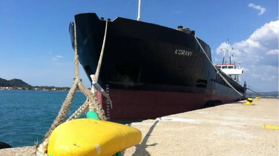 Λευκάδα: Προσάραξη πλοίου σε βραχώδη περιοχή – Το πλήρωμα εγκατέλειψε το σκάφος