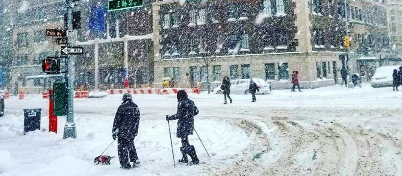 Στα Λευκά ντύθηκε η Νέα Υόρκη μετά την ξαφνική χιονοθύελλα (φωτο – βίντεο)