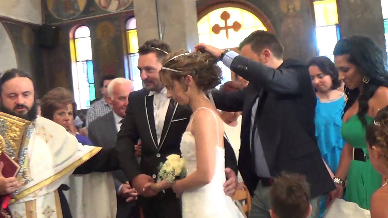 Τί σημαίνει ο χορός του Ησαΐα;- Γιατί χορεύει ο ιερέας τους νεονύμφους γύρω από το τραπέζι στο κέντρο του Ναού;