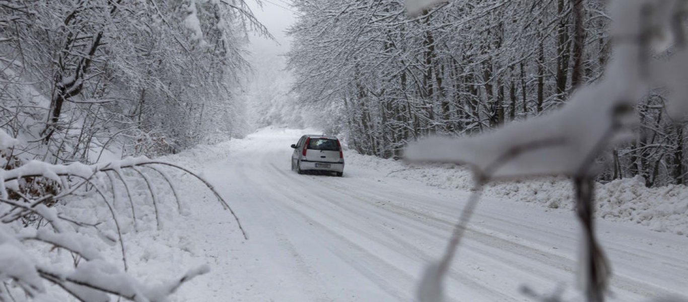 Βίντεο: Eικόνες από τα χιονισμένα χωριά στα Ιωάννινα και Καστοριά