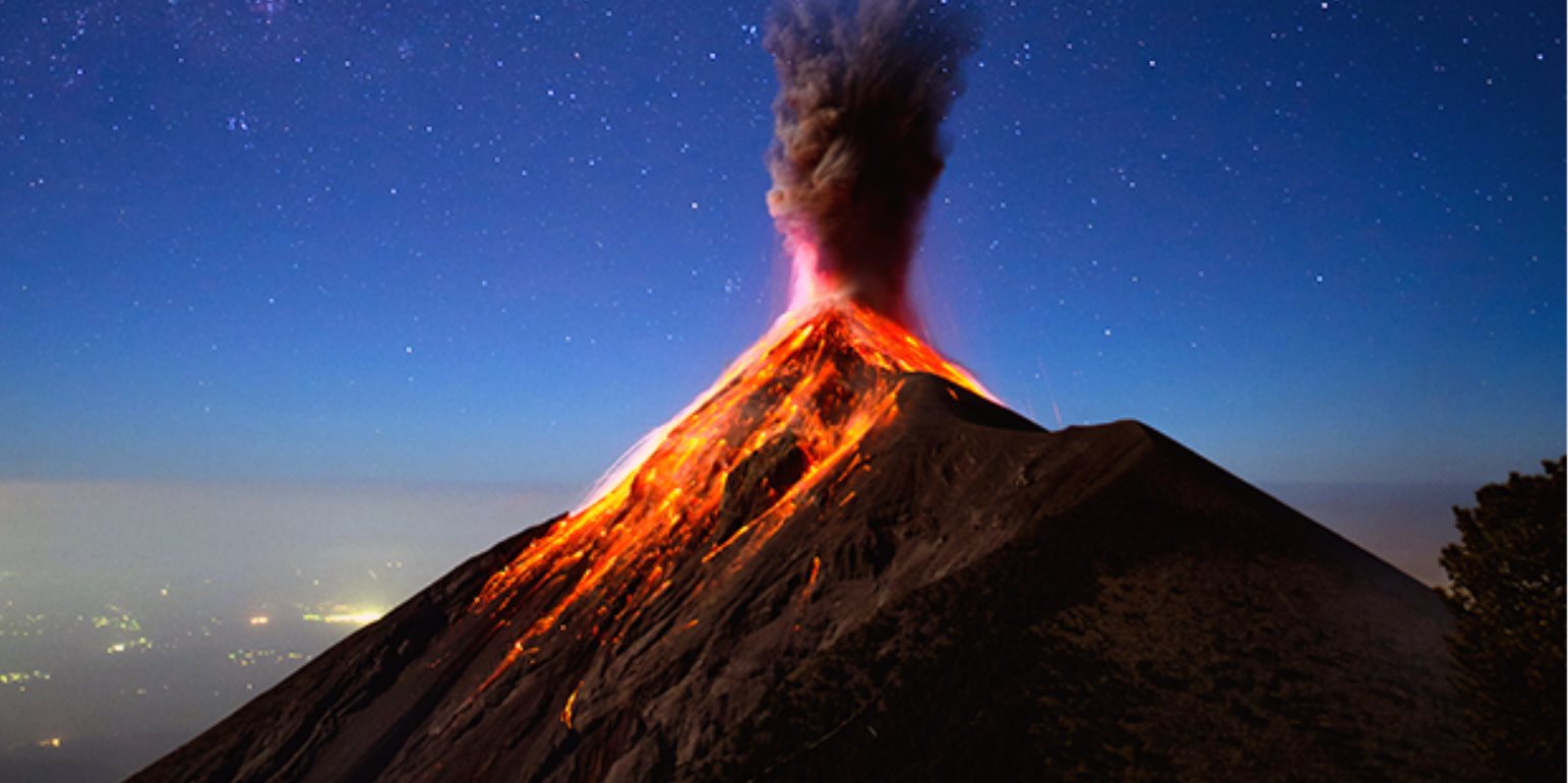 Γουατεμάλα: Χιλιάδες άνθρωποι απομακρύνονται από τα σπίτια τους – Το ηφαίστειο Φουέγκο εκτοξεύει τέφρα και λάβα (φωτο)