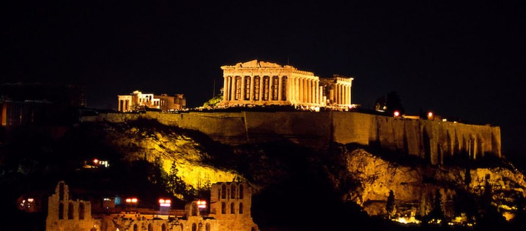 Handelsblatt: Ο ελληνικός τουρισμός μπορεί να έχει την τύχη του Ίκαρου