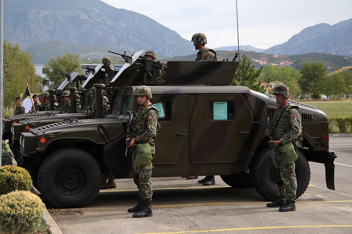 Aλβανία εναντίον Ελλάδας – Ποιος θα νικήσει σε μια στρατιωτική σύγκρουση; (βίντεο)