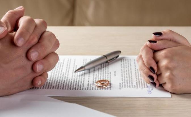 Διαζύγια σε τιμές Black Friday – Δικηγόρος έκανε πλάκα και αποκαλύφθηκαν πικρές αλήθειες (φώτο)