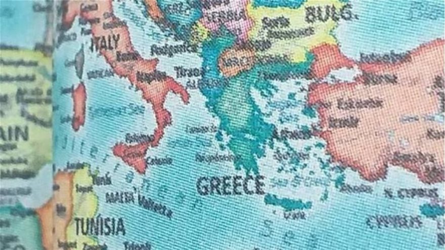 Φορτηγά της ΕΛ.ΑΣ. μαζεύουν τα ασυμμάζευτα – όλα τα ημερολόγια με χάρτη «Μακεδονία» και «Βόρεια Κύπρο» (φωτο)