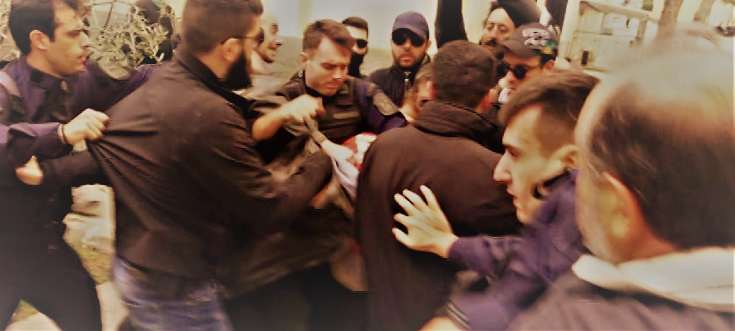 Ξυλοδαρμός 19χρονου στρατιώτη από 15 άτομα γιατί φορούσε το εθνόσημο!