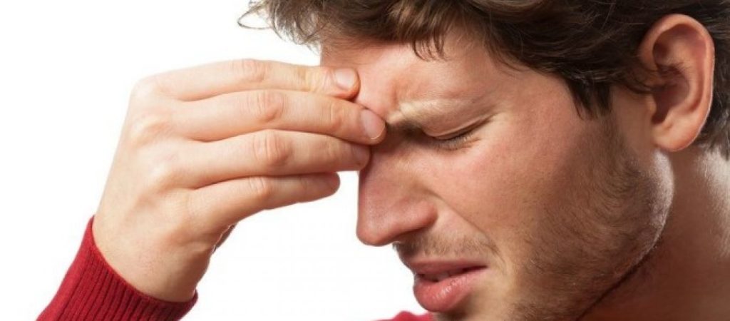 Ιγμορίτιδα: Πόσο διαρκεί – Τι να κάνετε για πονοκέφαλο και μπούκωμα