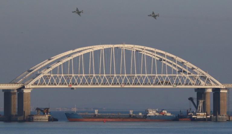 Η Μόσχα εμπόδισε ουκρανικά πλοία να εισέλθουν στη θάλασσα του Αζόφ