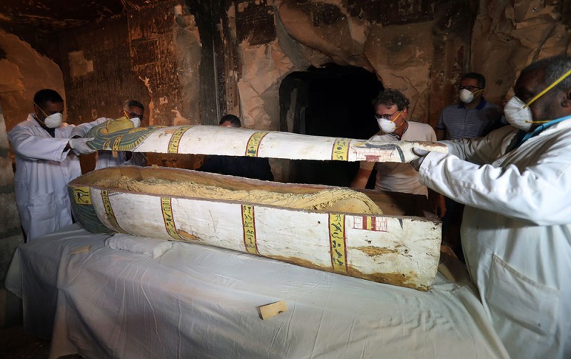 Λούξορ: Ανακαλύφθηκε μετά από 3.000 χρόνια μια ανέγγιχτη σαρκοφάγος – Το σώμα άνηκε στον ταριχευτή των Φαραώ (φωτο)