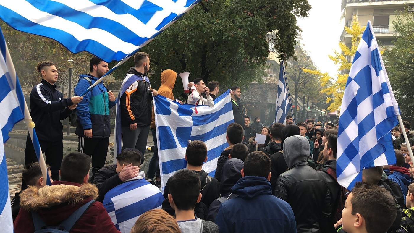 «Σείεται» η Λάρισα: «Ελλάς, Ελλάς, Ελλάς – Ή ταν ή επί τας» φωνάζουν οι μαθητές για την Μακεδονία