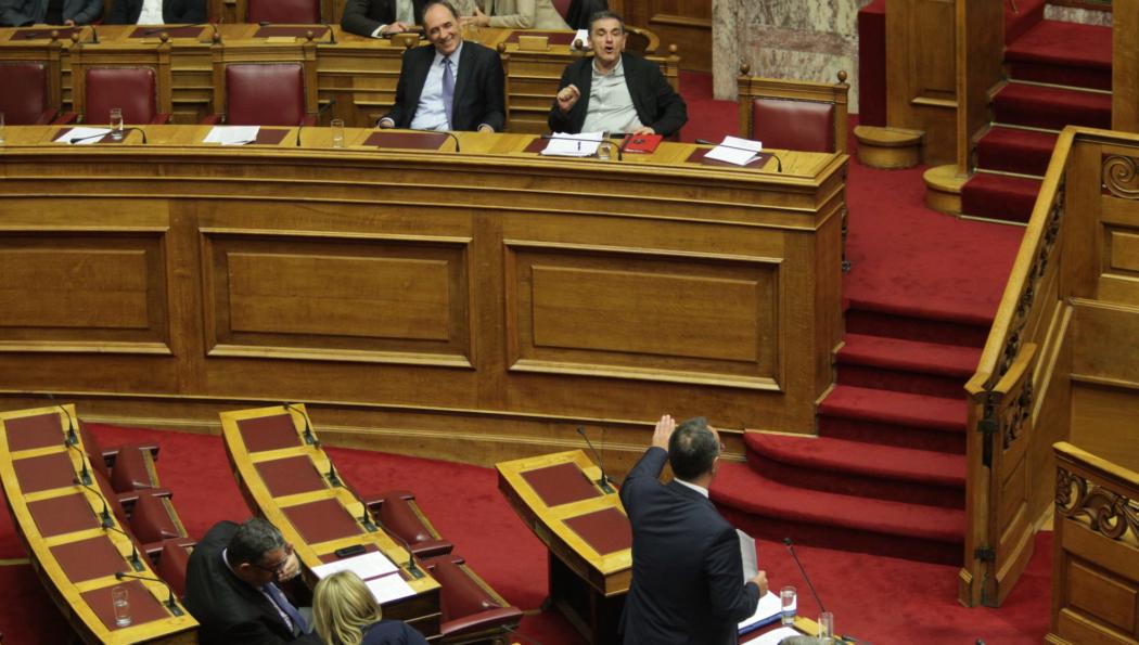 «Πλακώθηκαν» στη Βουλή Σταϊκούρας-Τσακαλώτος: «Για να μιλάμε σωστά ελληνικά – Ανοίξτε ένα βιβλίο να διαβάσετε πώς…»