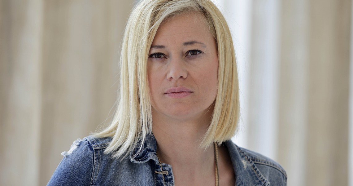 Σκληρή κριτική της Ρ.Μακρή για το ημερολόγιο-ντροπή του 3ου Δημοτικού Ρεθύμνου : «Φορέστε τσαντόρ ραγιάδες» (φώτο)