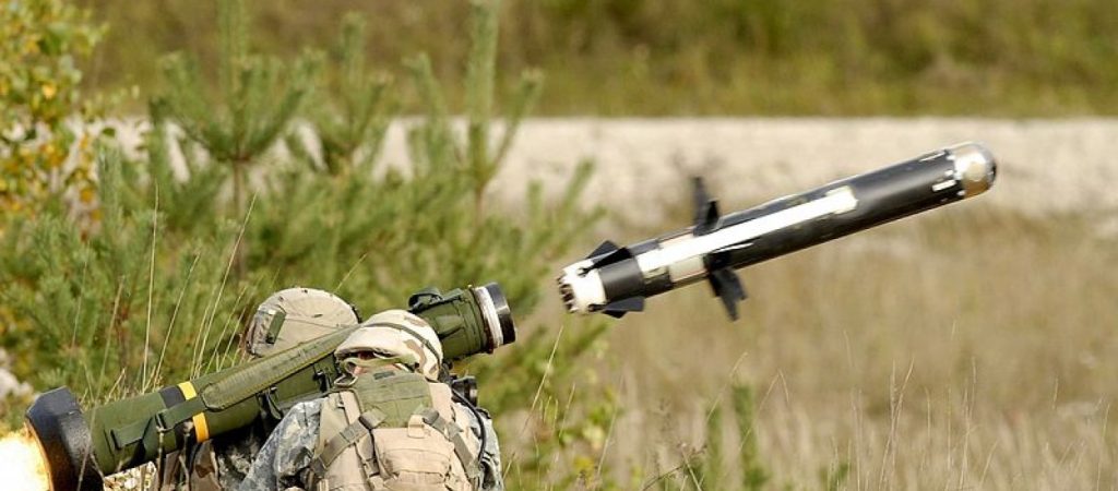 Aμερικανικό αντιαρματικό βλήμα  Javelin κονιορτοποιεί άρμα μάχης – Δείτε το βίντεο