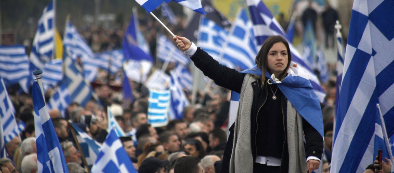 Ένταση στα μαθητικά συλλαλητήρια σε Αθήνα και Θεσσαλονίκη για τη Μακεδονία – Επεισόδια με χειροβομβίδες (φωτο – βίντεο)