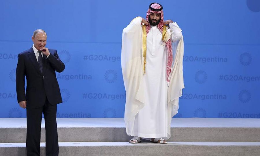 Εγκάρδια χειραψία και χαμόγελα κατά τη συνάντηση Πούτιν – Σαλμάν στη G20 (βίντεο)
