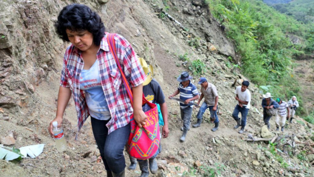 Επτά κατηγορούμενοι κρίθηκαν ένοχοι στη δίκη για το φόνο της ακτιβίστριας Μπέρτας Κάσερες στην Ονδούρα